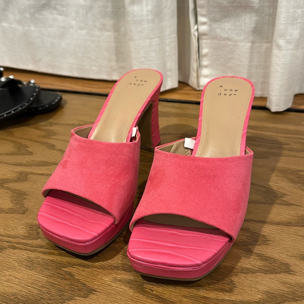 A New Day Pink Faux Suede and Croc Platform Sandals Miles Size 8.5